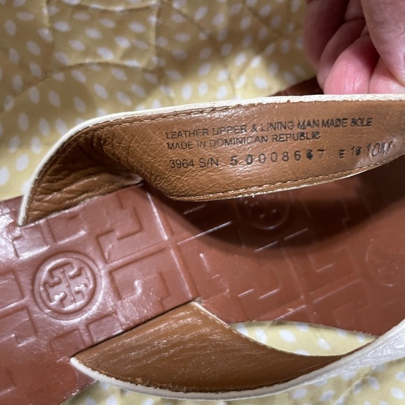 EUC TORY BURCH Thora Sandal Bone Leather Goldtone Logo - Picture 11 of 12